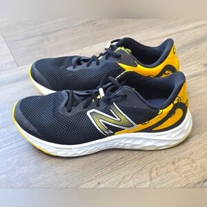 New Balance Kids Fresh Foam Arishi 4 Lace Up Sneakers Unisex Lightweight Sz 4.5